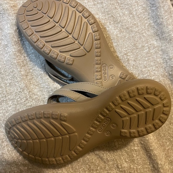 SOLD Crocs Women's Capri Basic Strappy Flip Sz 8 Color:Tumbleweed/Cobblestone - Picture 7 of 7
